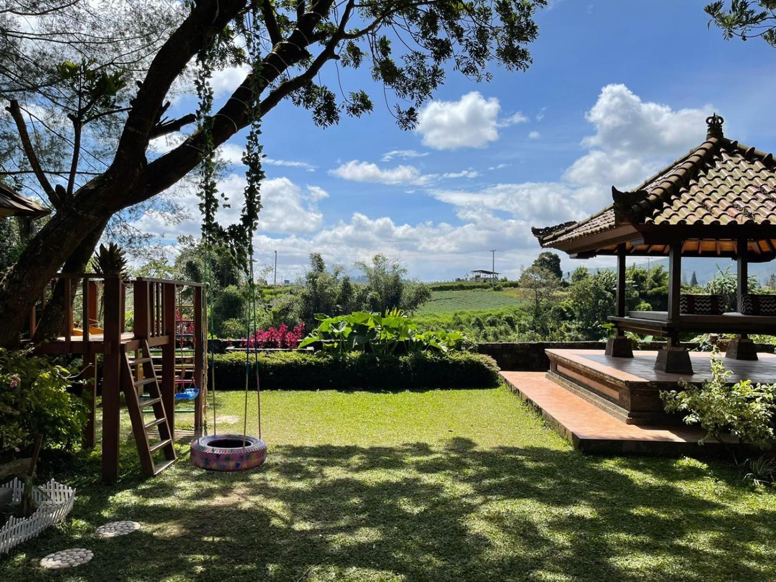Balinese Villa In Berastagi Exterior foto
